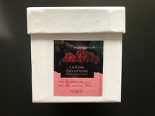 Load image into Gallery viewer, MW Soy Wax Candle well packaged in this small carton box to bring the most beautiful looking and divine scented Soy Wax Candles - Use it to believe it